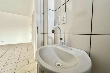 Banheiro de kitnet/studio para alugar com 1 quarto, 30m² em Jardim Oriental, São Paulo