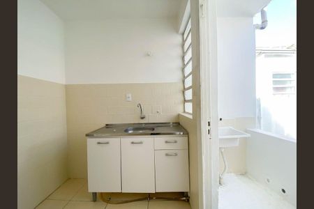 Cozinha de apartamento para alugar com 2 quartos, 62m² em Azenha, Porto Alegre