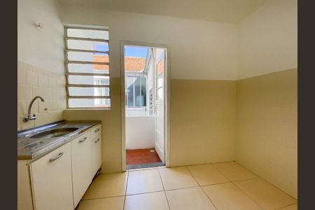 Cozinha de apartamento para alugar com 2 quartos, 62m² em Azenha, Porto Alegre