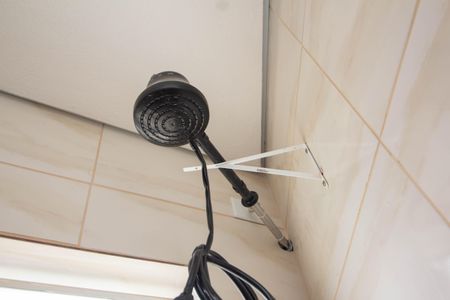 Banheiro de kitnet/studio para alugar com 1 quarto, 40m² em Vila Pereira Barreto, São Paulo