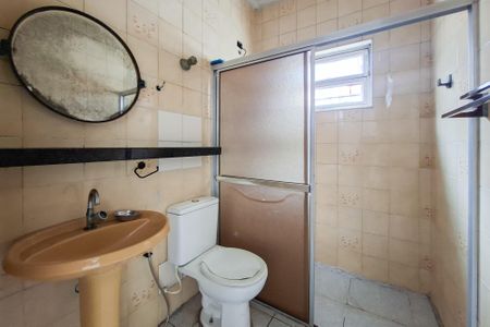 Banheiro de casa para alugar com 3 quartos, 125m² em Vila Assuncao, Praia Grande