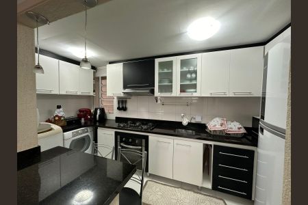 Cozinha de apartamento para alugar com 1 quarto, 40m² em Bom Jesus, Porto Alegre