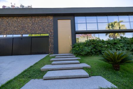 Fachada da Casa de casa de condomínio à venda com 4 quartos, 640m² em Alphaville Residencial Dois, Barueri