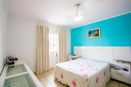 Quarto 1 - Suíte de casa à venda com 3 quartos, 178m² em Vila Mazzei, Santo André