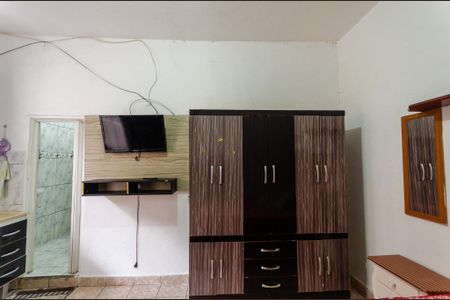 Quarto de casa para alugar com 1 quarto, 40m² em Vila Zat, São Paulo