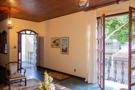 Casa para alugar com 8 quartos, 382m² em Anchieta, Belo Horizonte