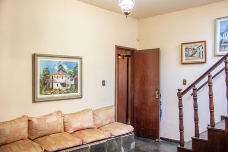 Casa para alugar com 8 quartos, 382m² em Anchieta, Belo Horizonte