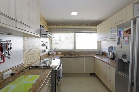 Cozinha de casa para alugar com 4 quartos, 510m² em Boa Vista, Porto Alegre