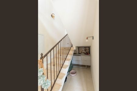 Escada de casa de condomínio para alugar com 3 quartos, 318m² em Jardim Nova Europa, Campinas