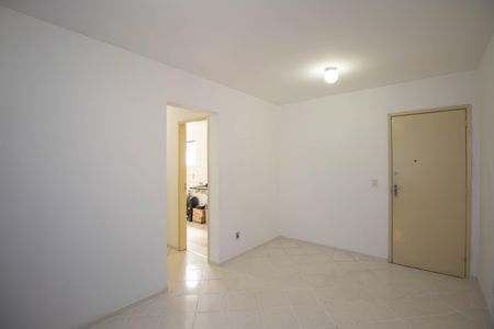 Sala de apartamento para alugar com 2 quartos, 43m² em Colubandê, São Gonçalo