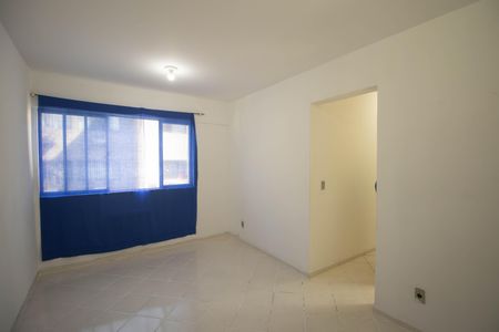 Sala de apartamento para alugar com 2 quartos, 43m² em Colubandê, São Gonçalo