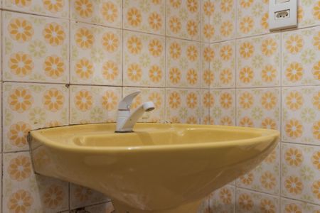 Banheiro de apartamento para alugar com 1 quarto, 65m² em Navegantes, Porto Alegre