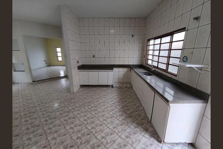 Casa para alugar com 3 quartos, 150m² em Jardim Patricia, Uberlândia