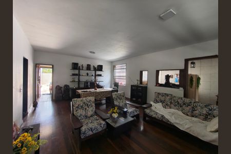 Casa para alugar com 4 quartos, 1300m² em Taquara, Rio de Janeiro