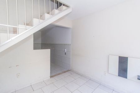 Sala de casa para alugar com 2 quartos, 100m² em Marechal Hermes, Rio de Janeiro