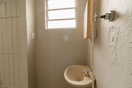 Banheiro Social de casa para alugar com 1 quarto, 8m² em Vila Paiva, São Paulo