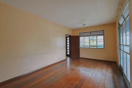 Sala de casa para alugar com 3 quartos, 484m² em Universitário, Belo Horizonte