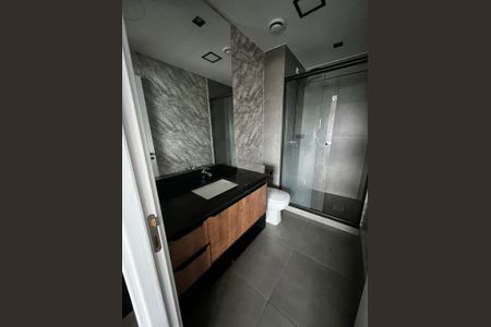 Banheiro de kitnet/studio para alugar com 1 quarto, 40m² em Teresópolis, Porto Alegre