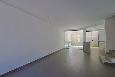 Sala de casa à venda com 3 quartos, 127m² em Santa Rosa, Belo Horizonte