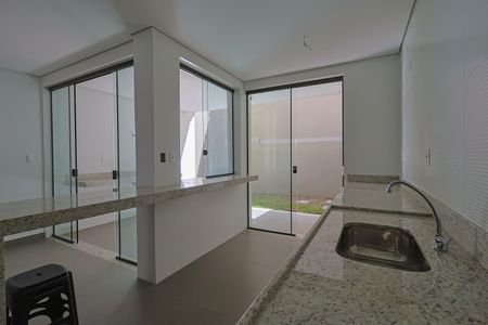 Cozinha de casa à venda com 3 quartos, 127m² em Santa Rosa, Belo Horizonte