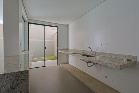 Cozinha de casa à venda com 3 quartos, 127m² em Santa Rosa, Belo Horizonte