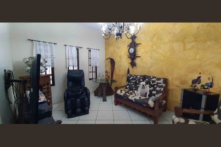 Sala de TV de casa à venda com 3 quartos, 500m² em Quitaúna, Osasco