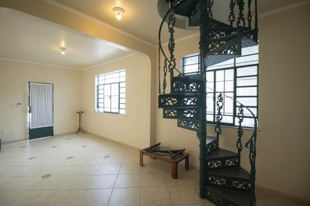 Sala 1 de casa para alugar com 5 quartos, 231m² em Porto Novo, São Gonçalo