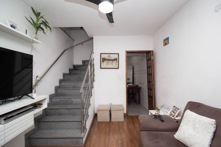 Sala de casa para alugar com 4 quartos, 150m² em Vila Bancaria Munhoz, São Paulo