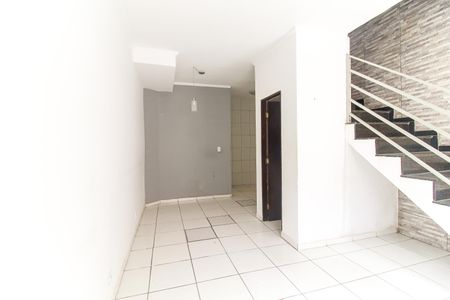 Sala de casa de condomínio à venda com 2 quartos, 62m² em Vila Campanela, São Paulo