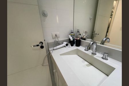 Banheiro de apartamento para alugar com 2 quartos, 56m² em Jardim Barbacena, Cotia