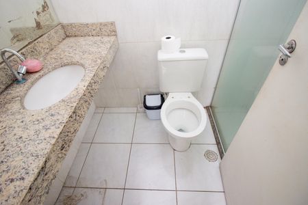 Banheiro da Suíte de apartamento à venda com 3 quartos, 58m² em Fonte Grande, Contagem