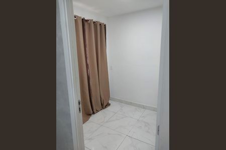 Quarto de apartamento para alugar com 2 quartos, 36m² em Chacara Santa Lucia, Carapicuíba