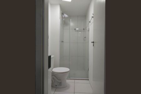 Banheiro de apartamento para alugar com 2 quartos, 36m² em Chacara Santa Lucia, Carapicuíba