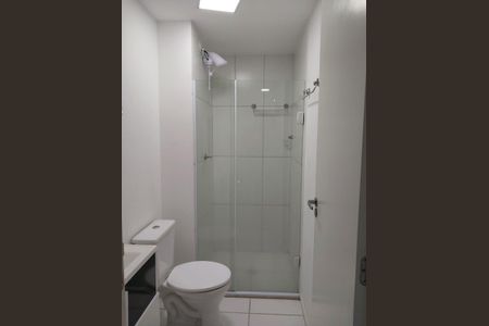 Banheiro de apartamento para alugar com 2 quartos, 36m² em Chacara Santa Lucia, Carapicuíba