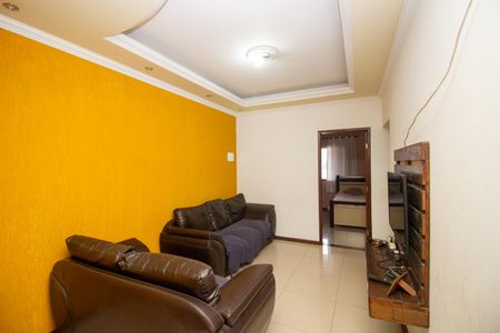 Sala de TV de casa à venda com 5 quartos, 160m² em Sapucaias, Contagem