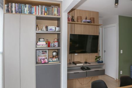 Sala de apartamento à venda com 2 quartos, 42m² em Parque Industrial Tomas Edson, São Paulo