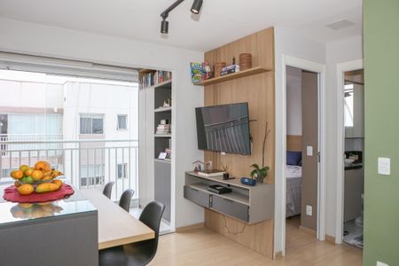 Sala de apartamento à venda com 2 quartos, 42m² em Parque Industrial Tomas Edson, São Paulo