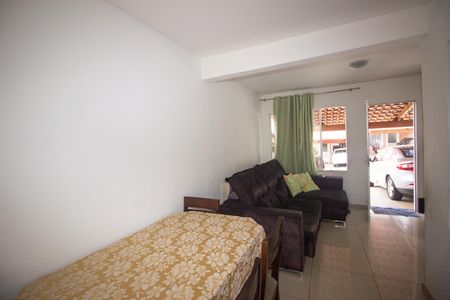 Sala de casa de condomínio à venda com 2 quartos, 120m² em Arvoredo Ii, Contagem