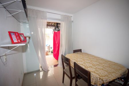 Sala de casa de condomínio à venda com 2 quartos, 120m² em Arvoredo Ii, Contagem