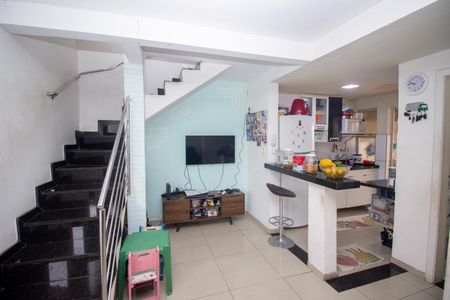 Sala de casa de condomínio à venda com 2 quartos, 120m² em Arvoredo Ii, Contagem