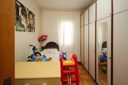 Casa à venda com 3 quartos, 250m² em Jardim Sapopemba, São Paulo