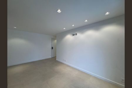 Sala de apartamento para alugar com 3 quartos, 125m² em Barra da Tijuca, Rio de Janeiro