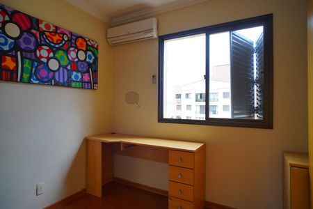 Quarto 1 de apartamento para alugar com 2 quartos, 58m² em Jardim Carvalho, Porto Alegre