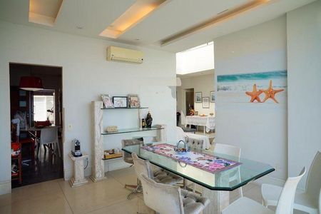 Casa à venda com 7 quartos, 491m² em Charitas, Niterói