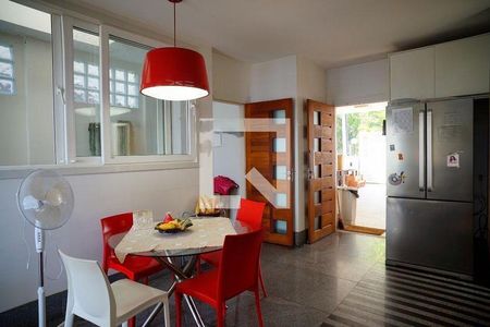 Casa à venda com 7 quartos, 491m² em Charitas, Niterói