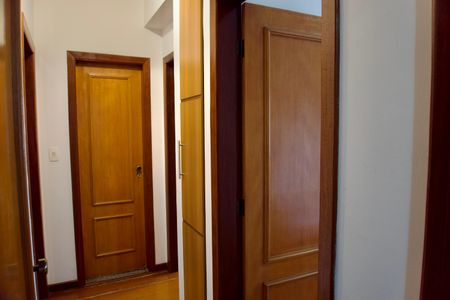 Corredor de apartamento à venda com 3 quartos, 110m² em Monsenhor Messias, Belo Horizonte