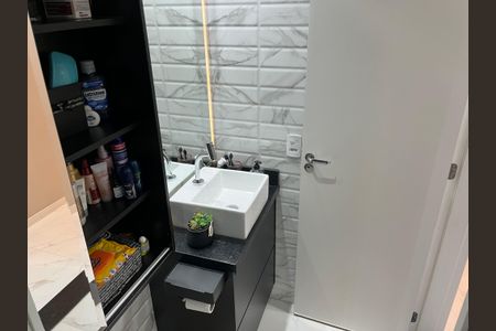 Banheiro social de apartamento à venda com 2 quartos, 42m² em Jardim Lideranca, São Paulo