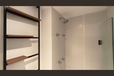 Banheiro de kitnet/studio à venda com 1 quarto, 24m² em Chácara Klabin, São Paulo