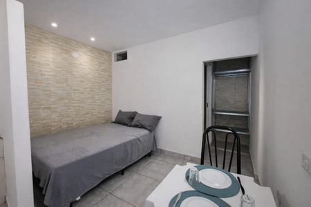 Quarto de kitnet/studio para alugar com 1 quarto, 25m² em Umuarama, Osasco
