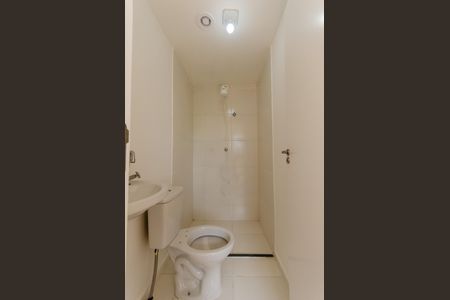 Banheiro de kitnet/studio para alugar com 1 quarto, 18m² em Jardim Jaragua (sao Domingos), São Paulo